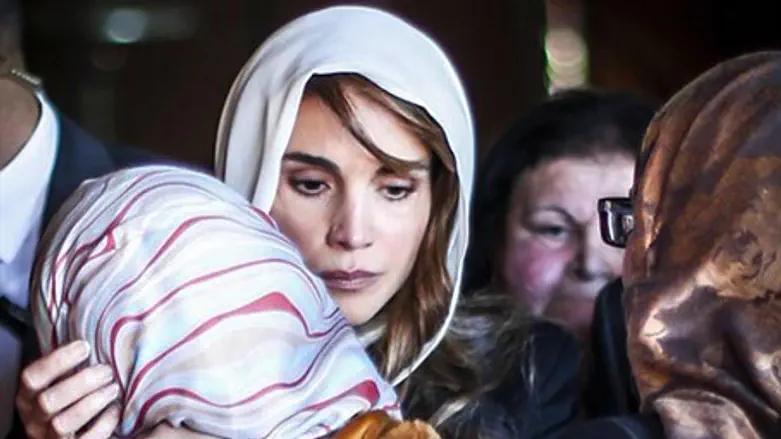 Jordan's Queen Rania pays condolence visit to Maaz al-Kassasbeh's family