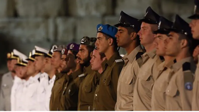 IDF soldiers at Kotel ceremony (illustration)