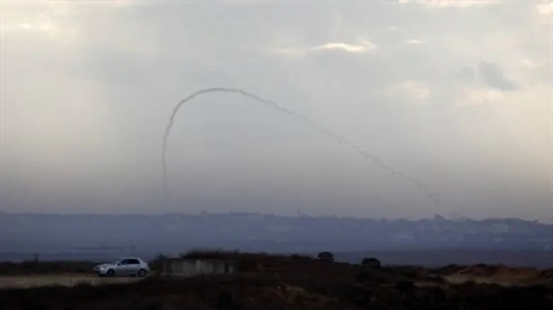 Terrorists fire Qassam rocket