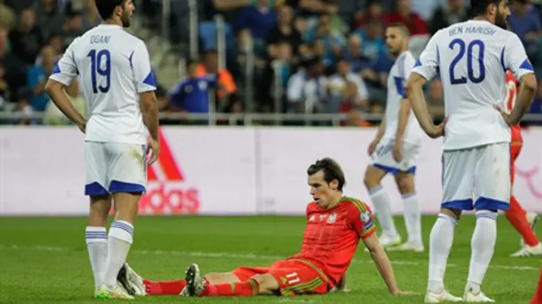 A defeated Bale at Wales-Israel match