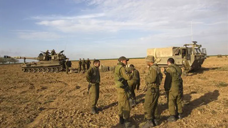 Soldiers on Gaza border (file)