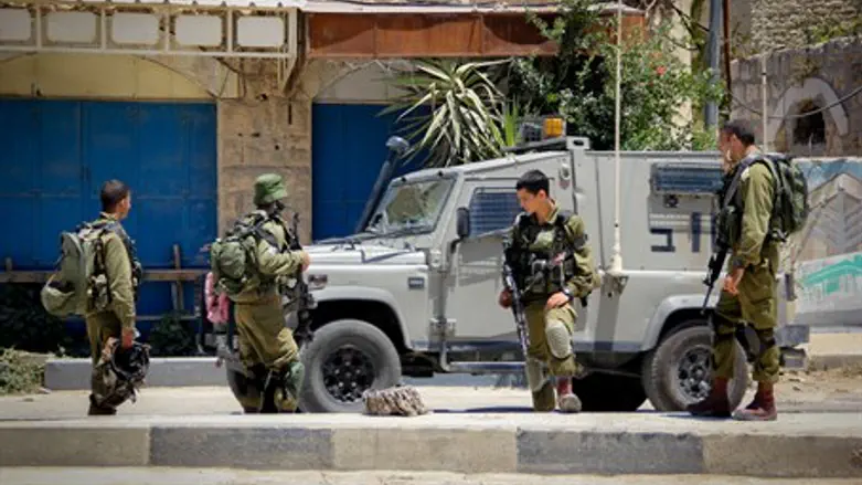 IDF soldiers in Hevron (file)