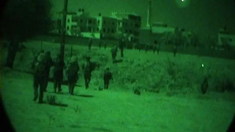 IDF forces through night vision