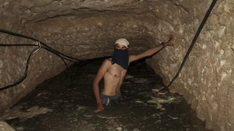 Gaza tunnel flooded by Egypt (file)