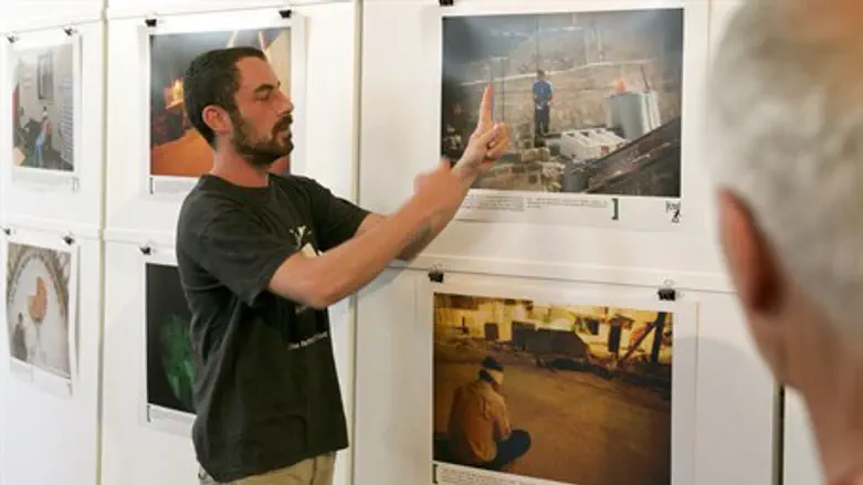 "Breaking the Silence" activist leads an exhibit of Israeli "war crimes" in Zurich