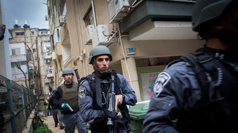 Security forces search for Tel Aviv shooter (file)