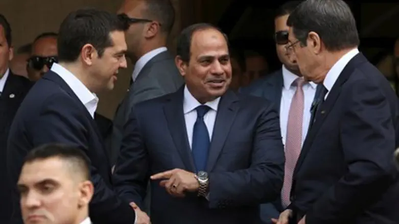 A-Sisi flanked by Tsipras, 