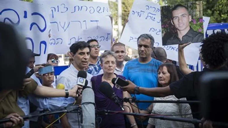 Relatives of fallen IDF soldiers call to reject deal with Turkey
