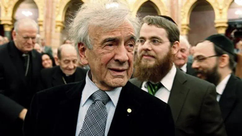 Elie Wiesel at 2009 symposium of Jewish-Hungarian solidarity in Hungarian parliament