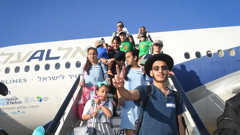 North American olim arrive in Israel