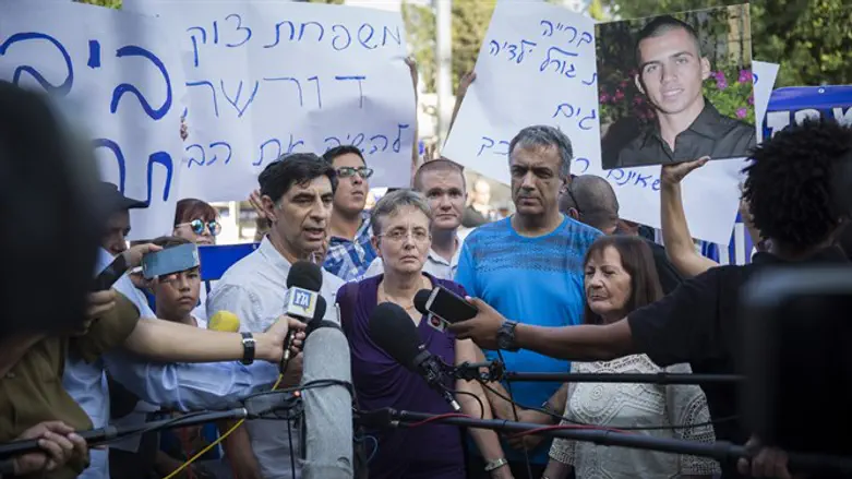 Families of Hadar Goldin and Oron Shaul