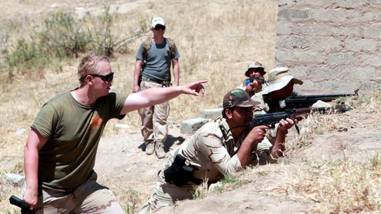 US soldier directs Kurdish forces in training exercise in Iraq