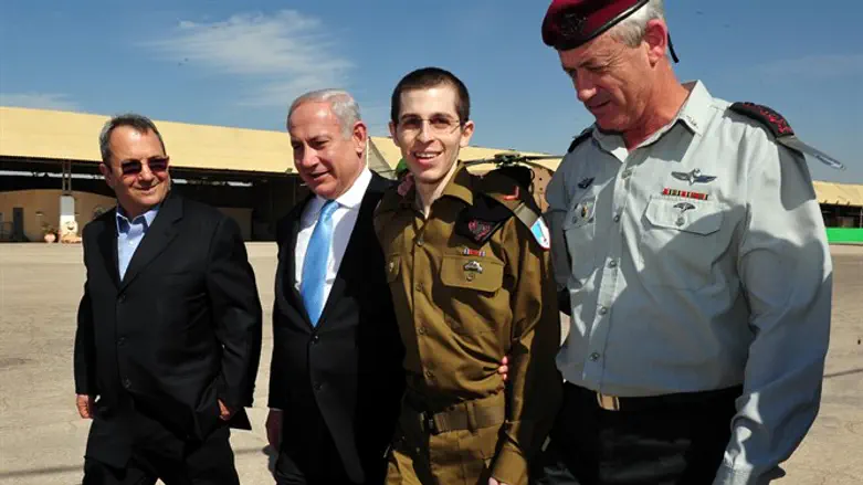 Gilad Schalit returns to Israel