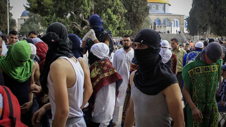 Islamists on Temple Mount