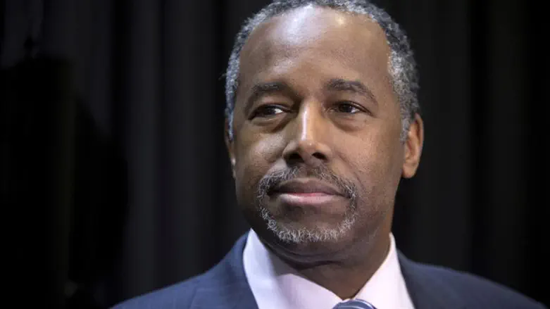 Ben Carson tapped to head HUD