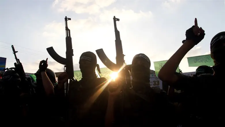 Hamas terrorists with Kalashnikov guns