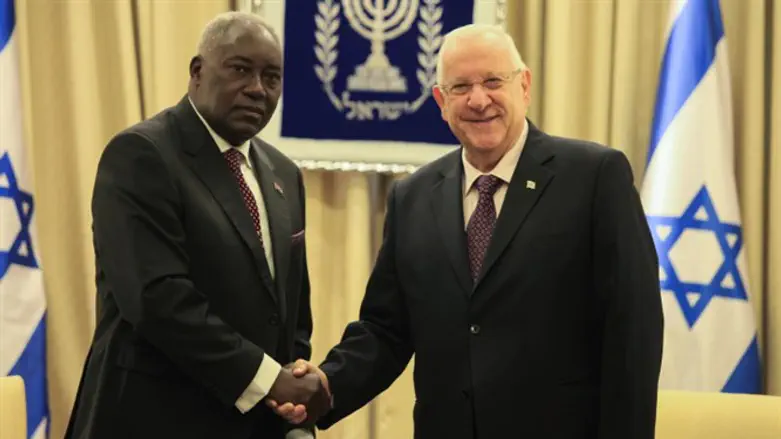 President Rivlin with Angola Ambassador to Israel