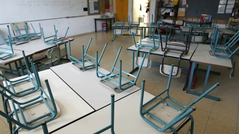 Empty classroom (illustrative)