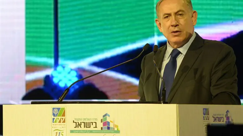 Netanyahu addressing convention