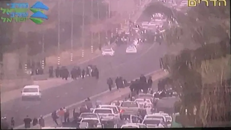 haredi demonstration near Hadarim jail