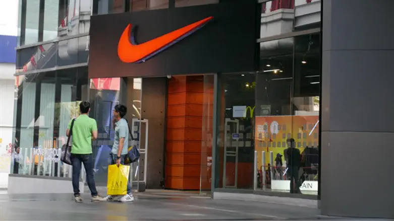 NIKE