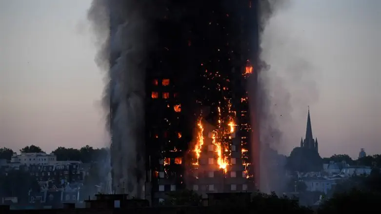 27-story London skyscrapper goes up in flames
