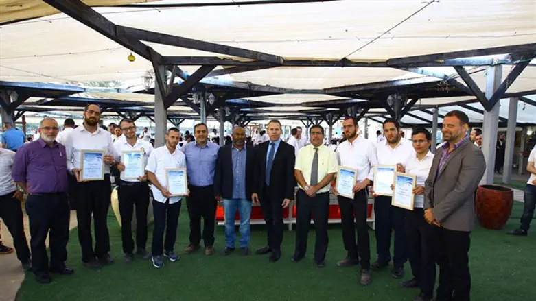 The exceptional volunteers with Minister Gilad Erdan