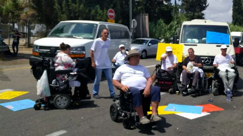 Disabled citizene protest on Highway 1