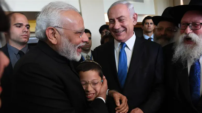 Indian PM Narendra Modi hugs Moshe Holtzberg