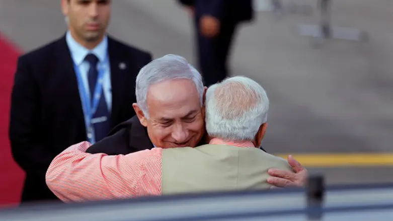 Friends saying farewell; Netanyahu, Modi