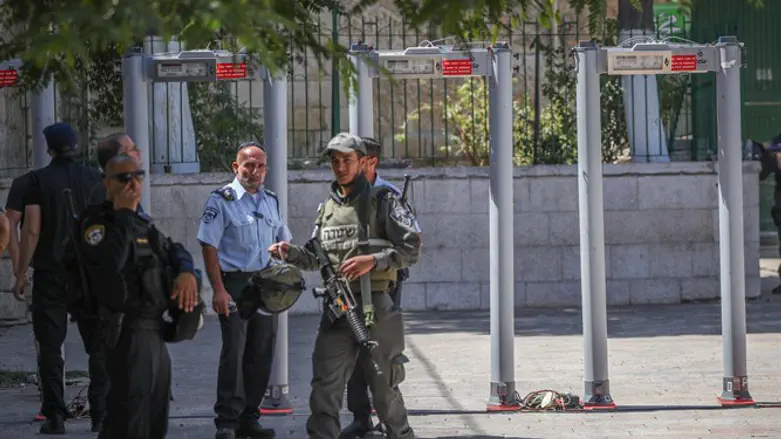 Metal detectors on the Temple Mount
