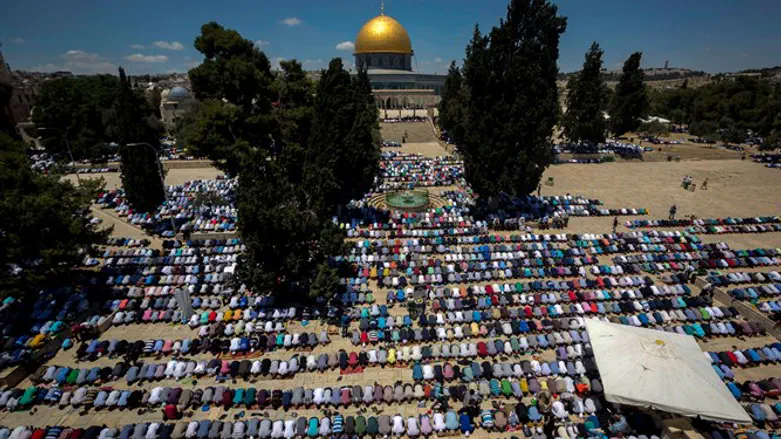 Muslim prayers on Temple Mount