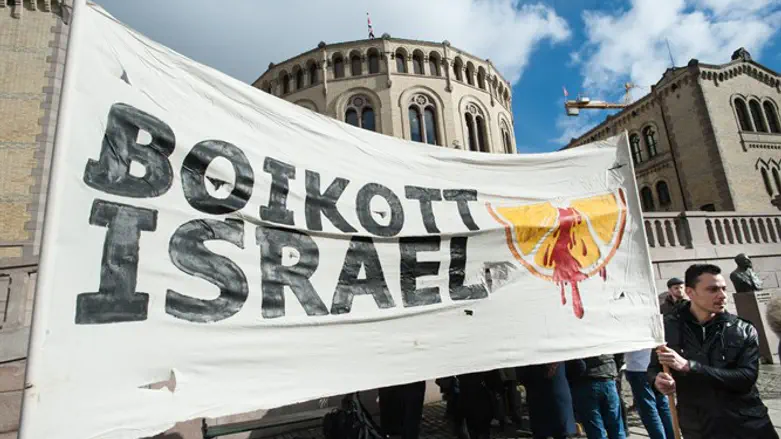 Banner calling for boycott of Israel