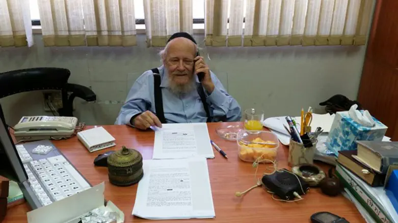 Rabbi Steinsaltz on the phone