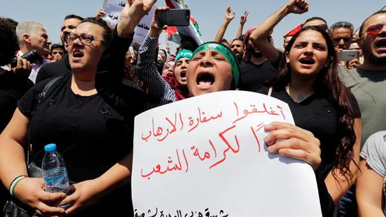 Protest outside Israeli embassy in Amman
