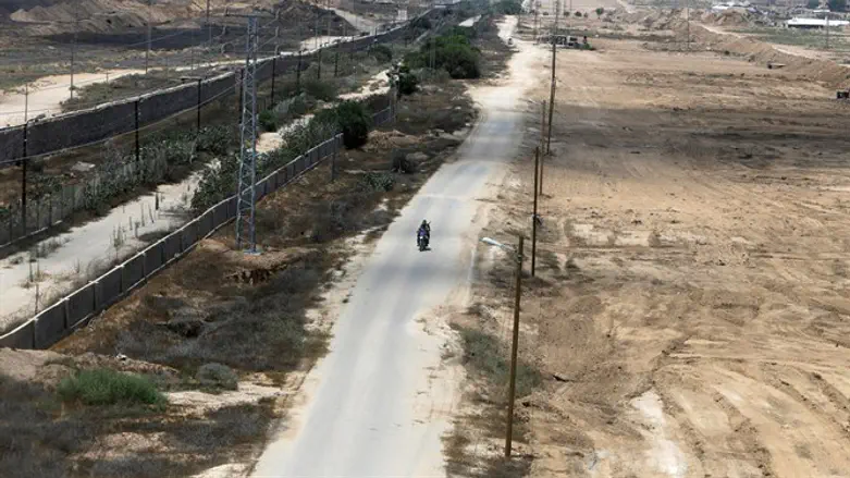 Hamas security forces patrol Rafah crossing