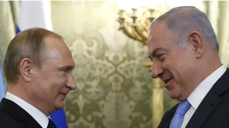 Russian President Putin (L) welcomes Israeli PM Netanyahu at Kremlin June 7, 2016