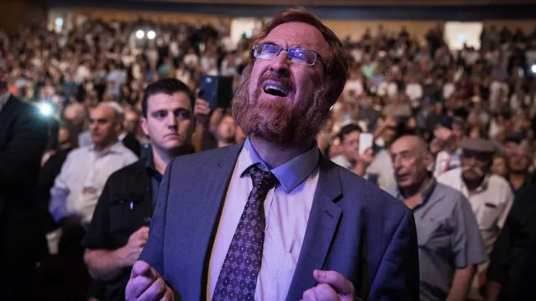 Glick praying Selichot at Likud event