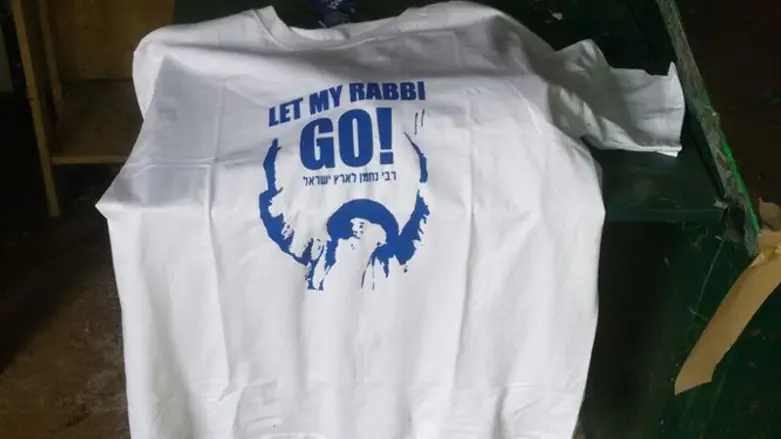 'Let my rabbi go' shirt