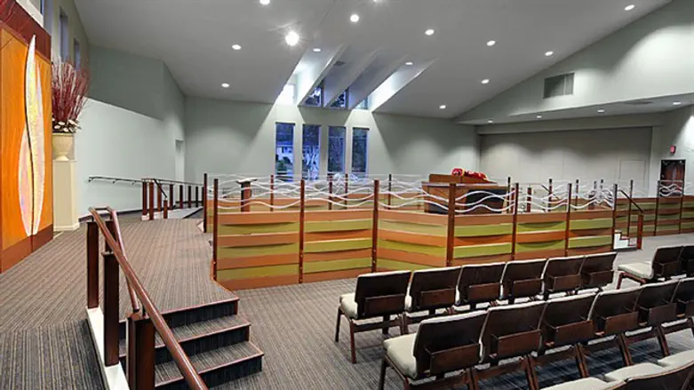 The wheelchair-accessible bimah platform at Young Israel of Toco Hills, in Atlanta