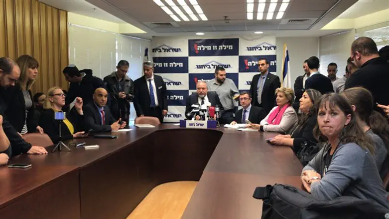 Liberman at party meet attended by forum members