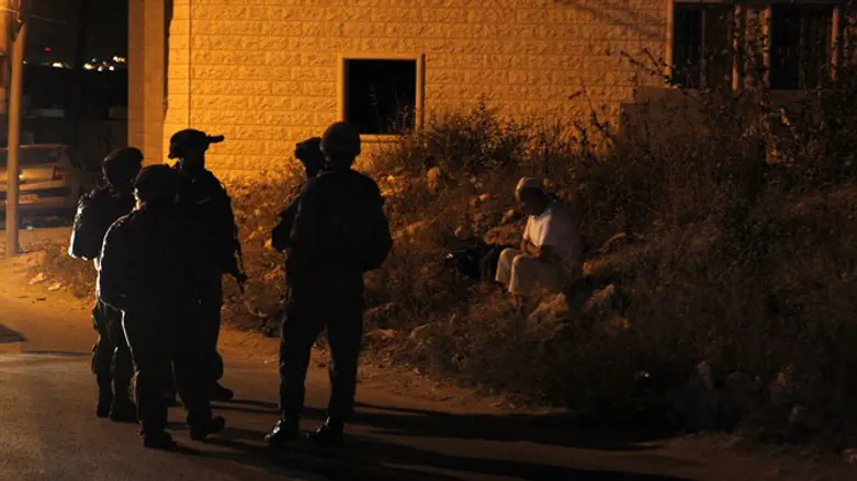 IDF soldiers arresting terrorists (illustrative)