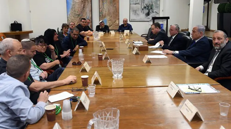 Netanyahu meets representavies of southern Tel Aviv
