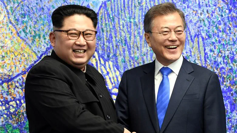 Moon Jae-in and Kim Jong Un (archive)