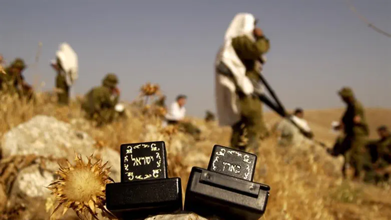 Soldiers in prayer