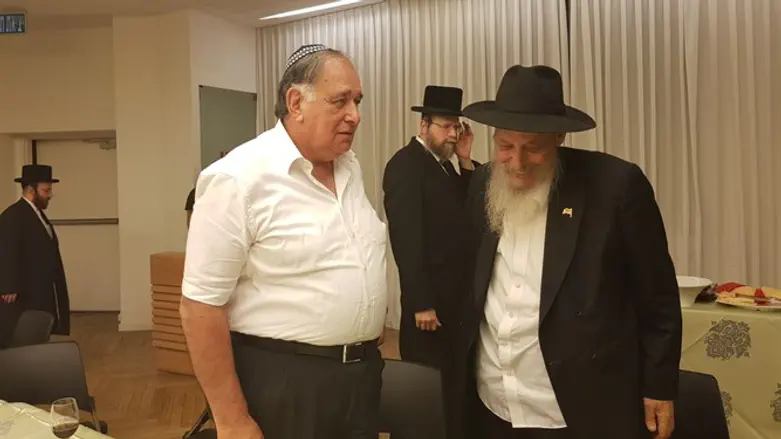 Rabbi Boaz Keli (R) with Haifa Mayor Yona Yahav
