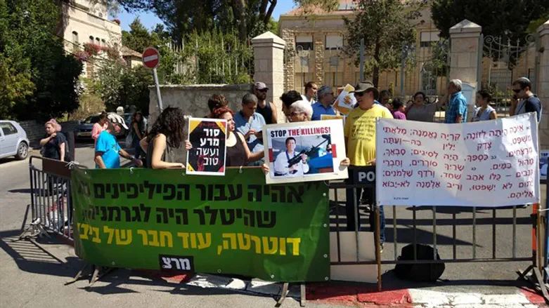 Meretz protest