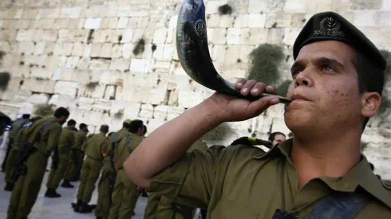 Soldier with shofar