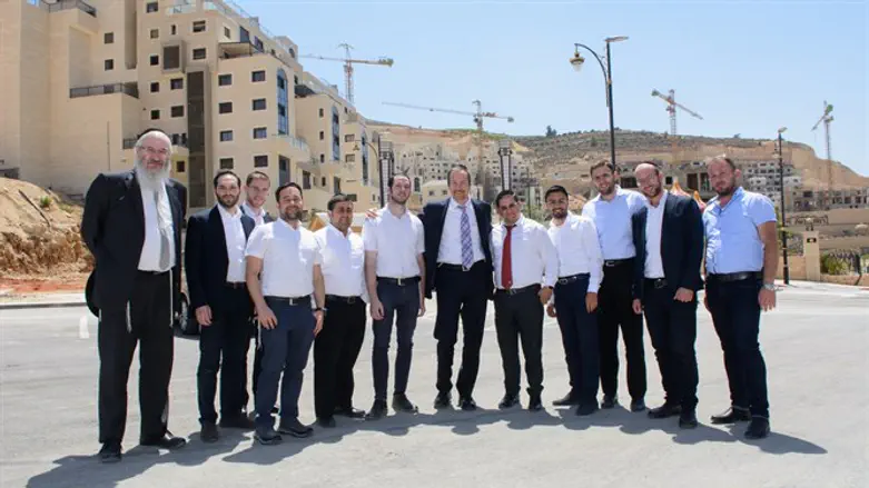 Ramat Givat Zeev residents welcome Rabbi Avraham Horowitz
