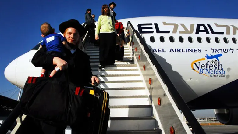 Aliyah to Israel on Nefesh B'Nefesh flight